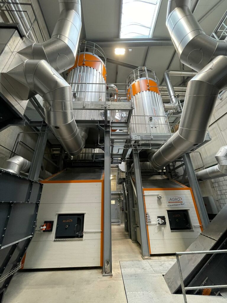 3 MW waste wood combustion / 2,5 MW feed grate furnace with Turbo Challenger and vertical boiler